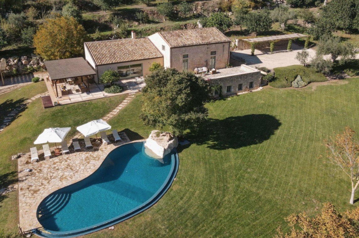 Luxury-Villa-Living-Villa-Gisira-Sicily-Italy-30