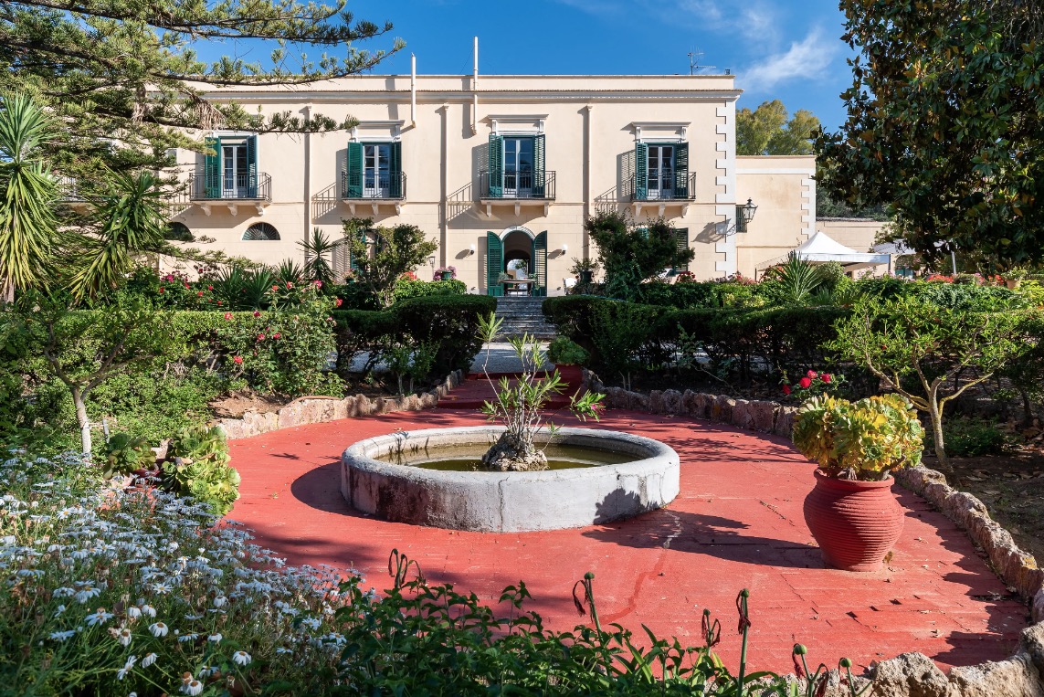 Luxury-Villa-Living-Villa-Trapani-Sicily-Italy-17