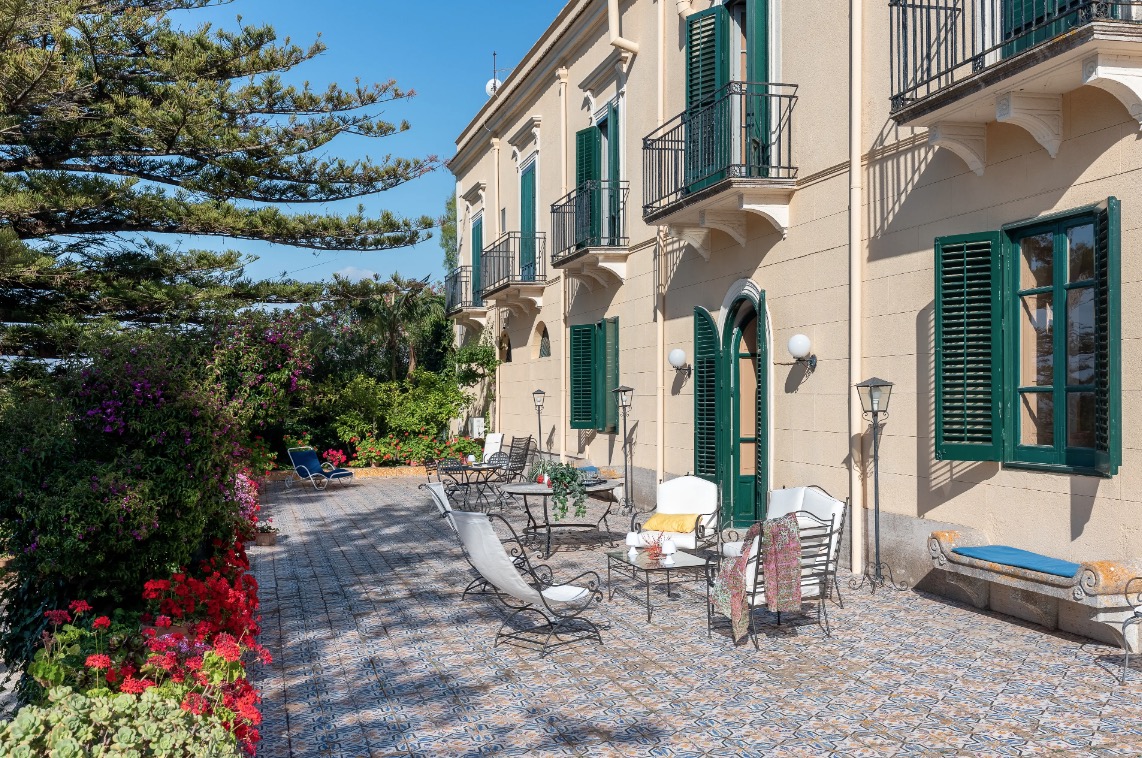 Luxury-Villa-Living-Villa-Trapani-Sicily-Italy-18