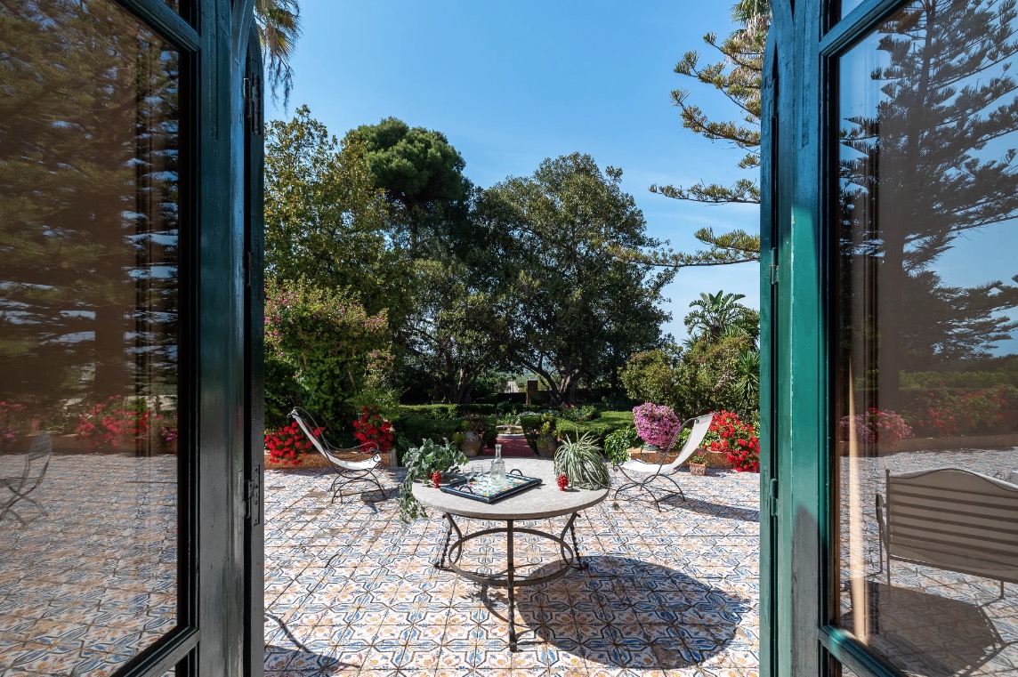 Luxury-Villa-Living-Villa-Trapani-Sicily-Italy-4