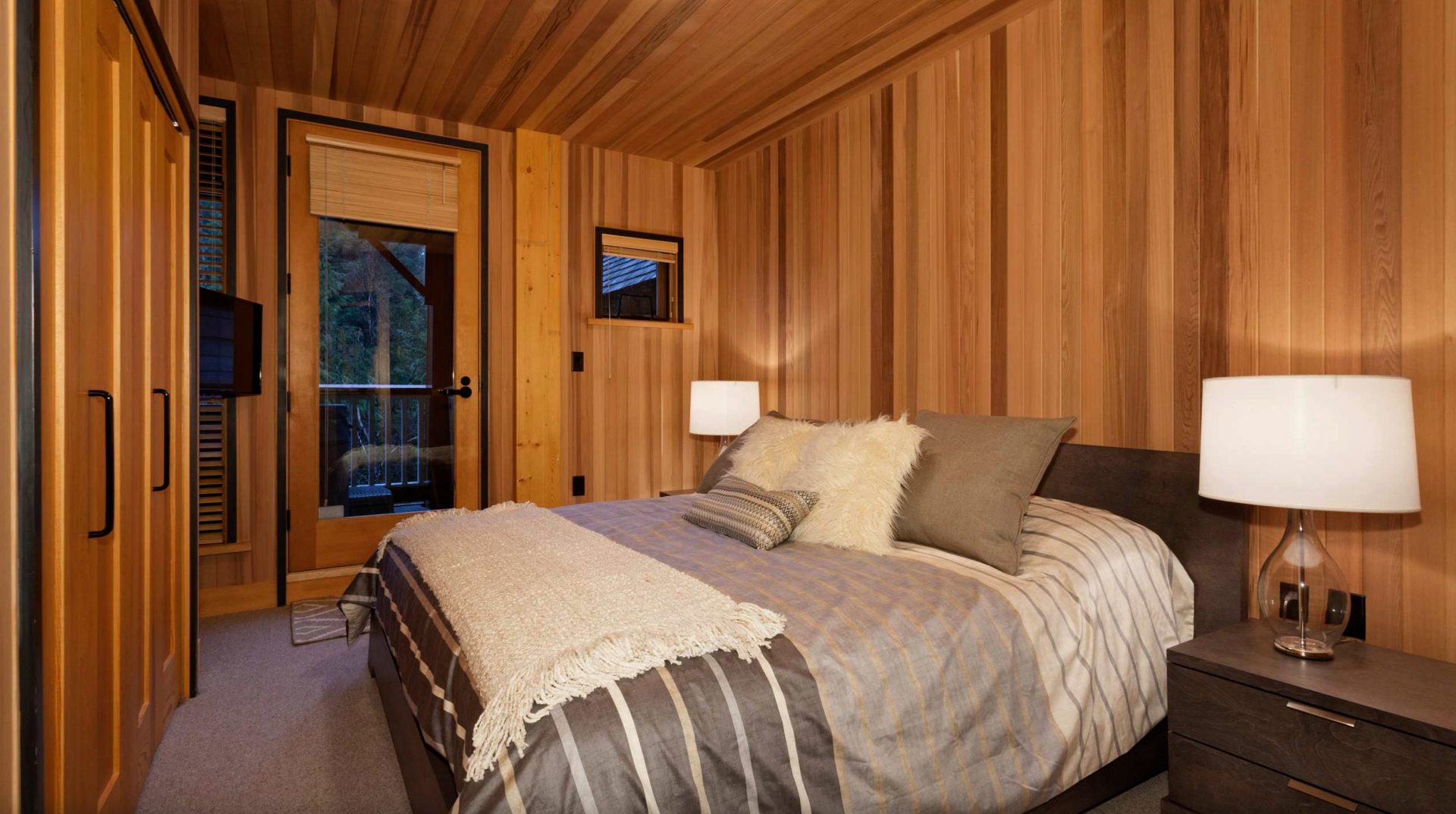 luxury-villa-living-cedar-creek-e-whistler-canada-11