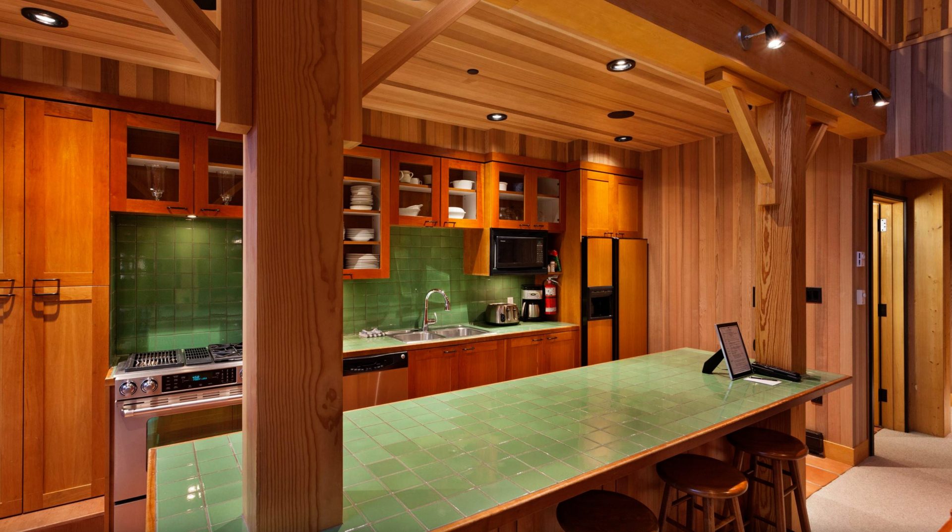 luxury-villa-living-cedar-creek-e-whistler-canada-4