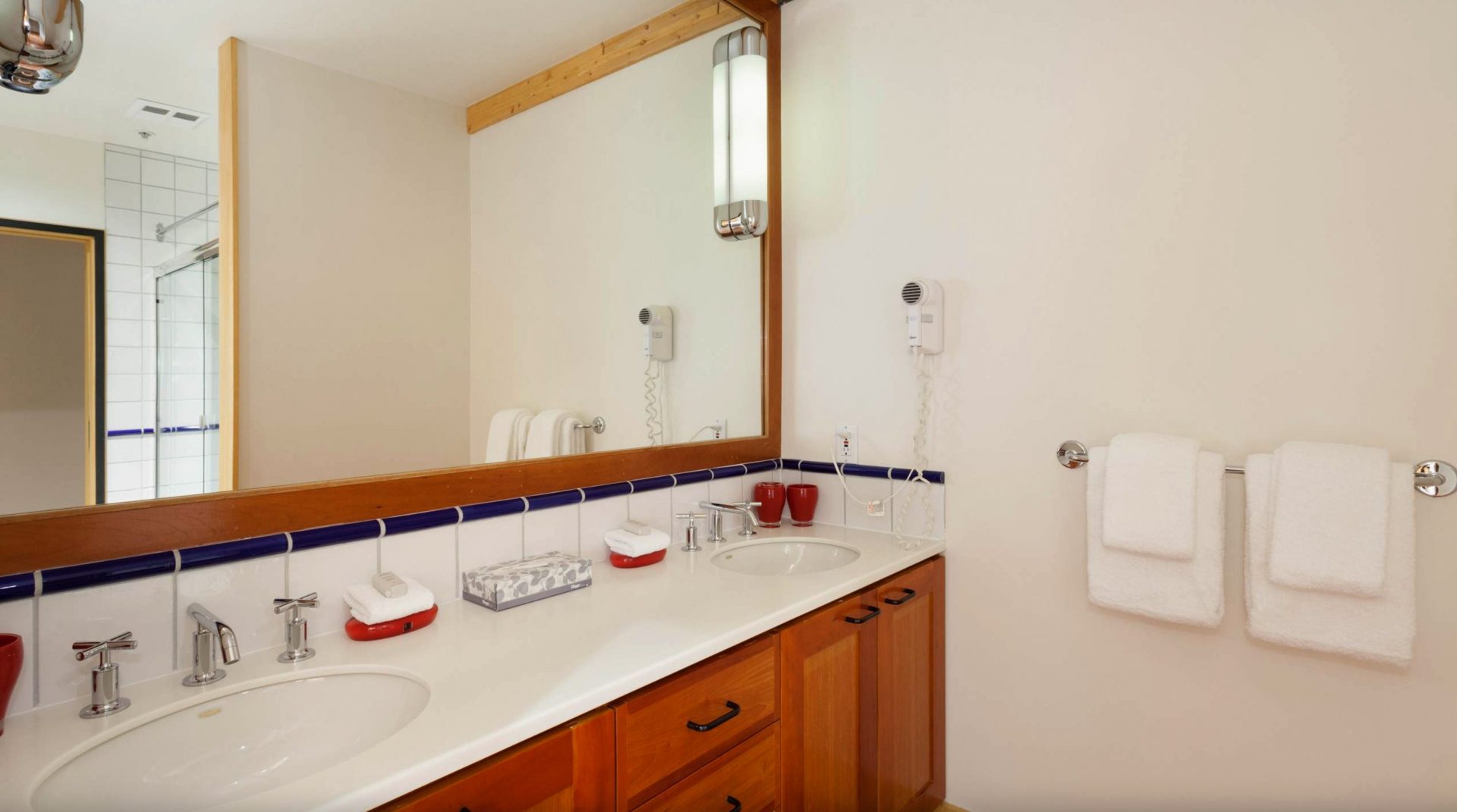 luxury-villa-living-cedar-creek-e-whistler-canada-8