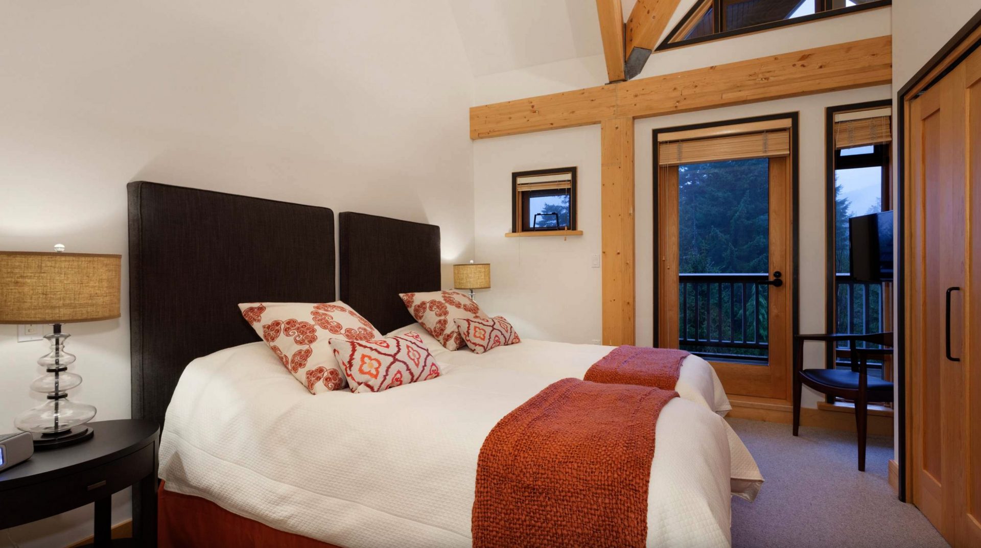 luxury-villa-living-cedar-creek-e-whistler-canada-9