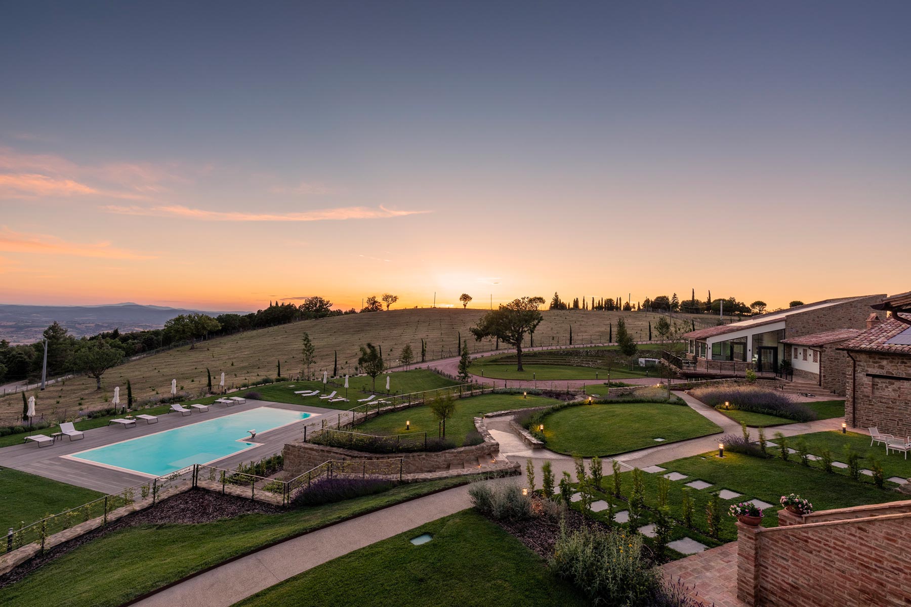 luxury-villa-living-villa-banyaga-umbria-italy-1