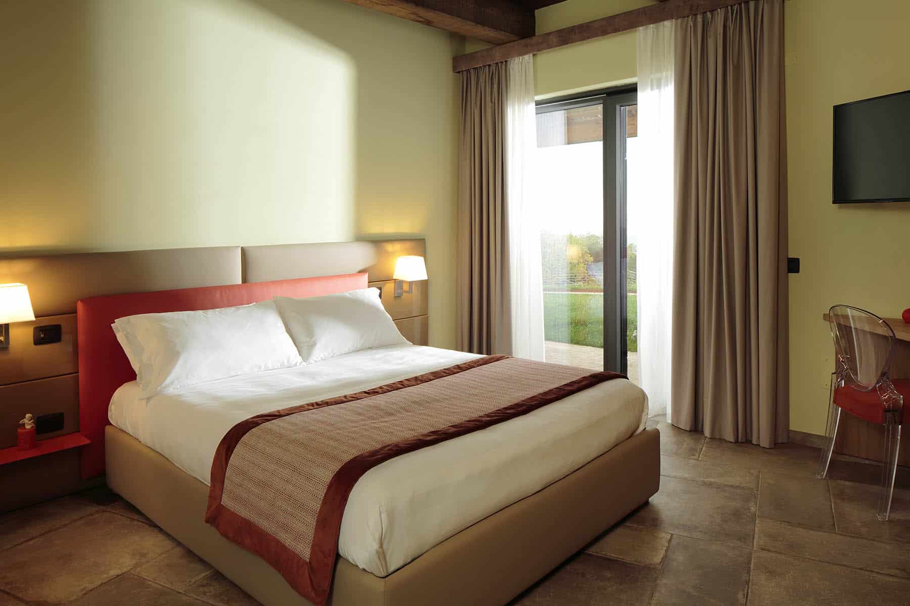 luxury-villa-living-villa-banyaga-umbria-italy-11