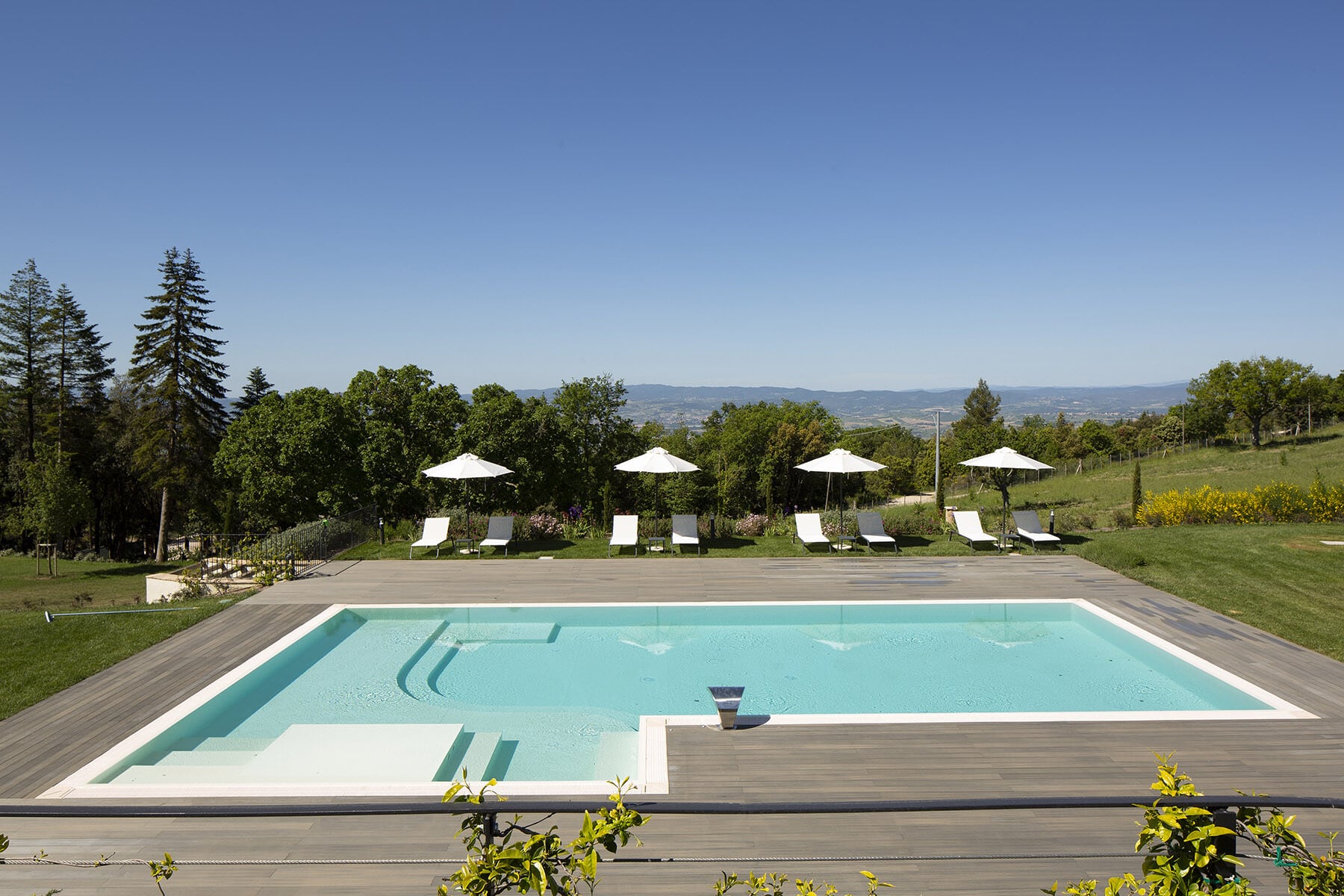 luxury-villa-living-villa-banyaga-umbria-italy-2
