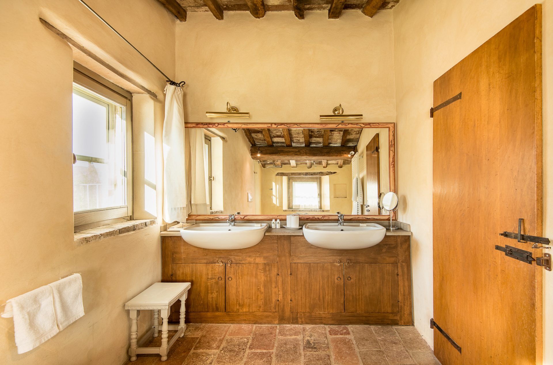 luxury-villa-living-villa-bootler-umbria-italy-12