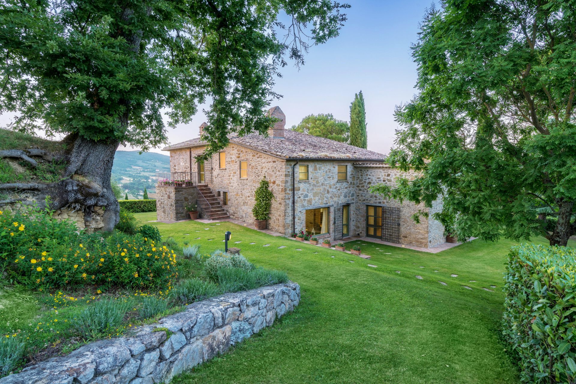 luxury-villa-living-villa-bootler-umbria-italy-2
