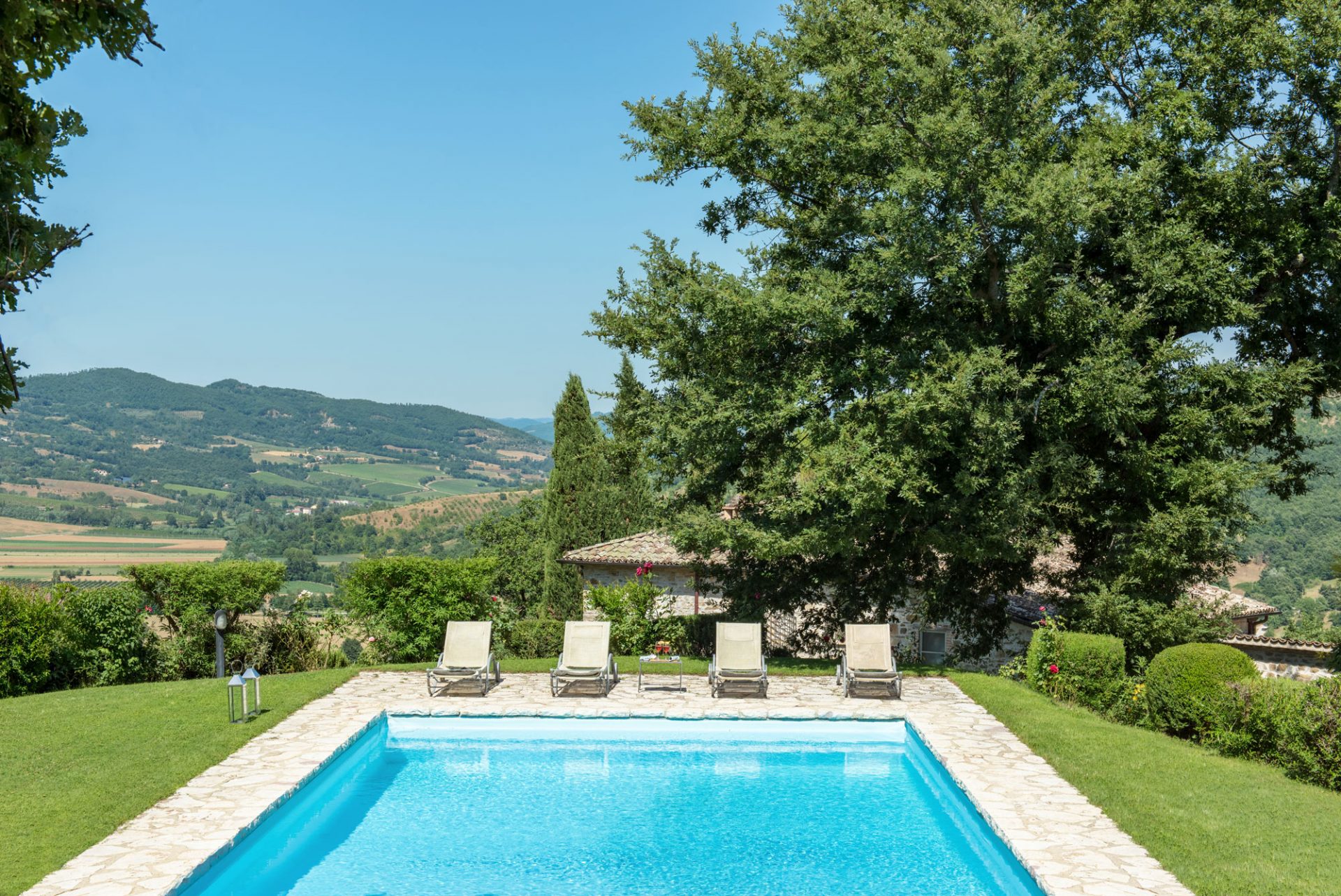 luxury-villa-living-villa-bootler-umbria-italy-3