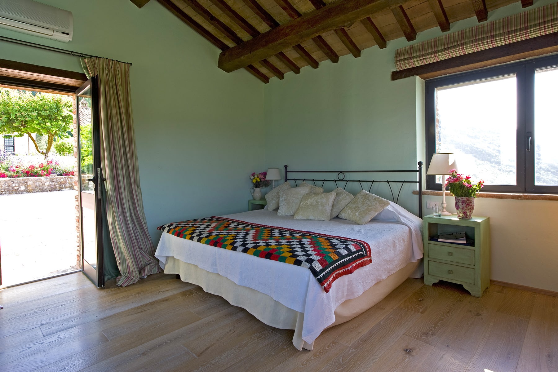 luxury-villa-living-villa-gipson-umbria-italy-12