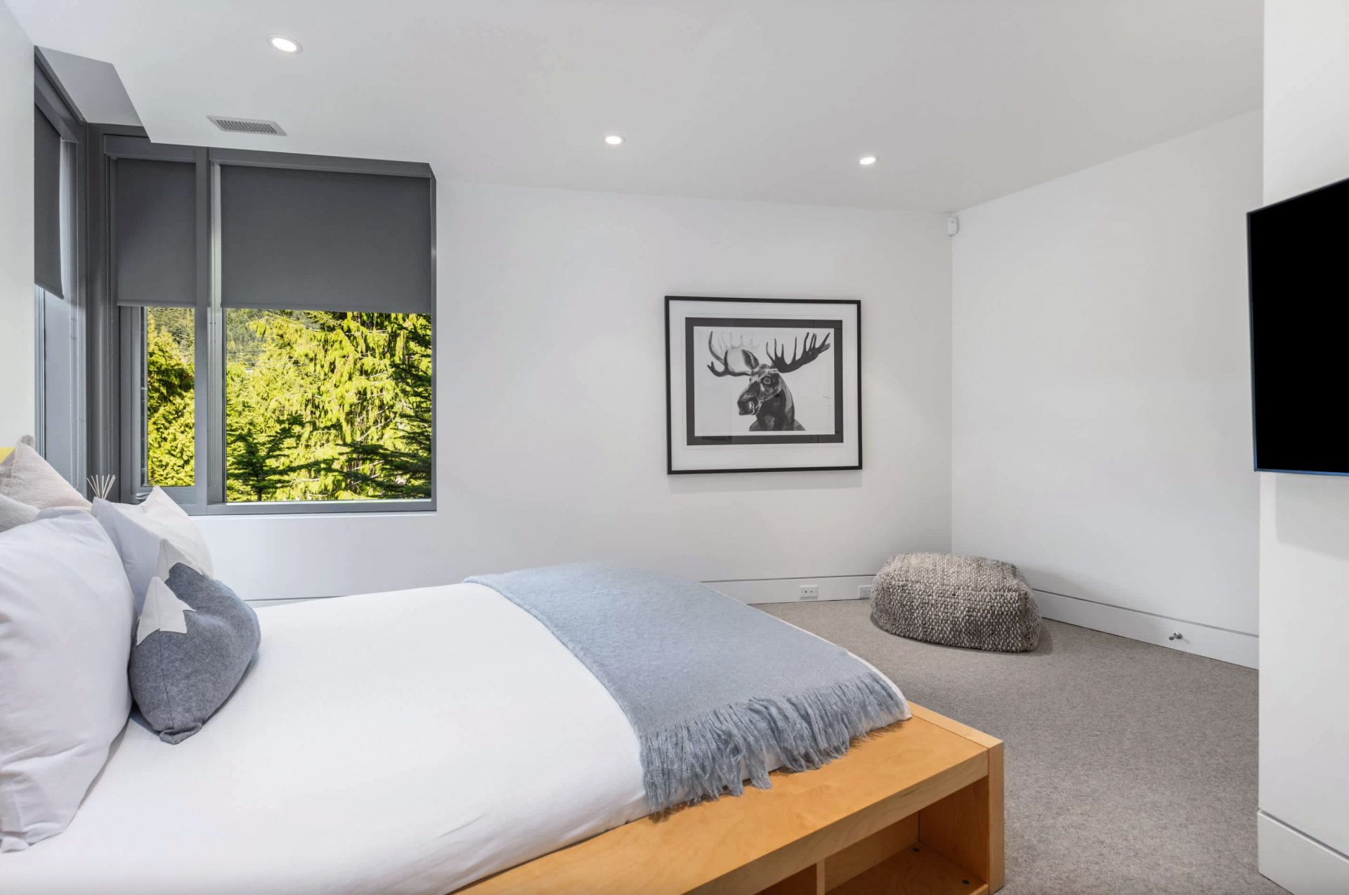 luxury-villa-living-villa-kadenwood-skyhaus-whistler-canada-11