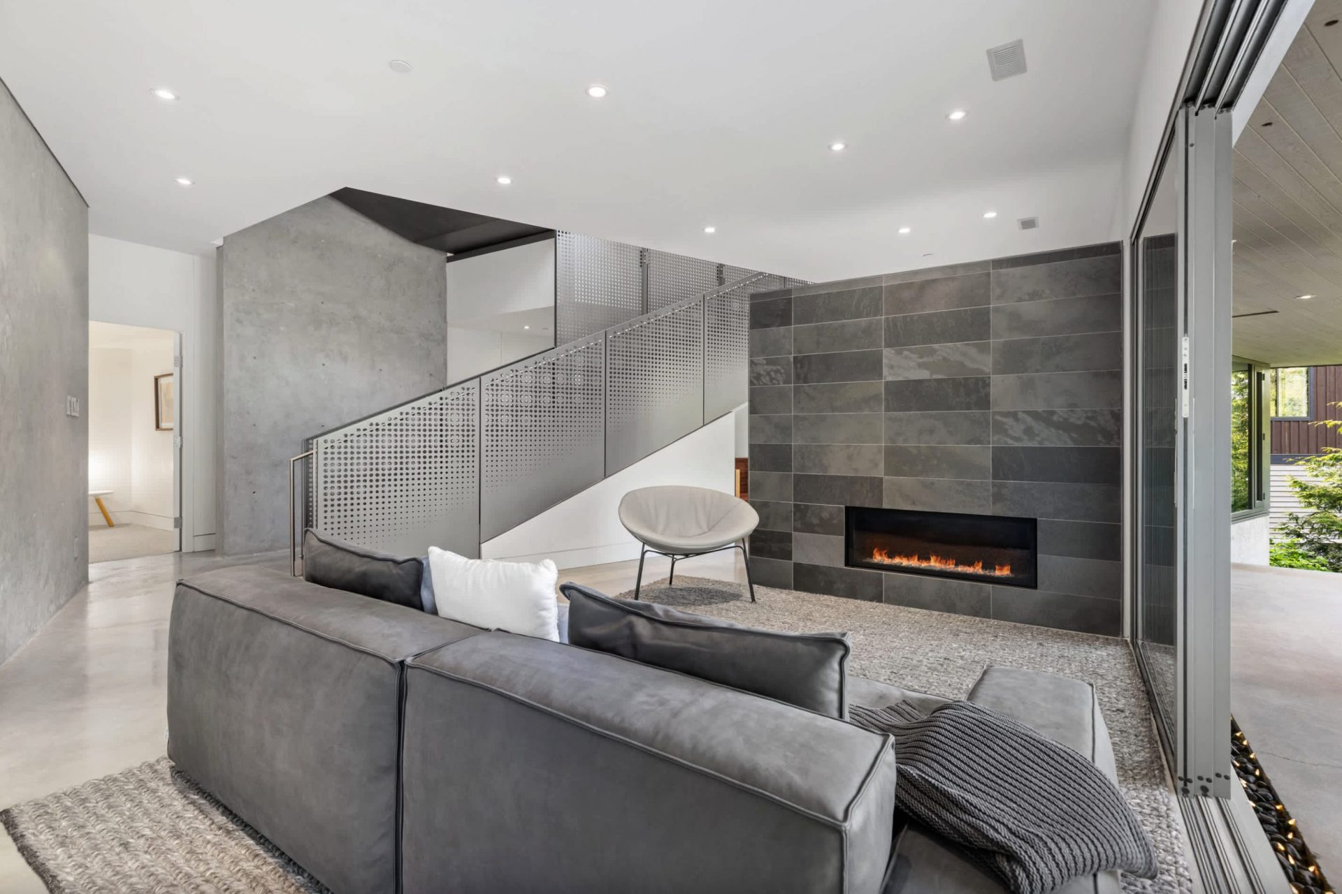 luxury-villa-living-villa-kadenwood-skyhaus-whistler-canada-15