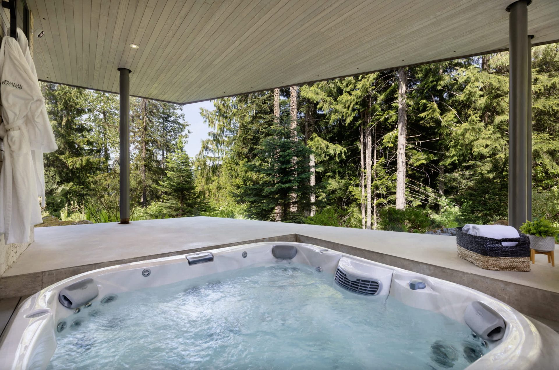 luxury-villa-living-villa-kadenwood-skyhaus-whistler-canada-3