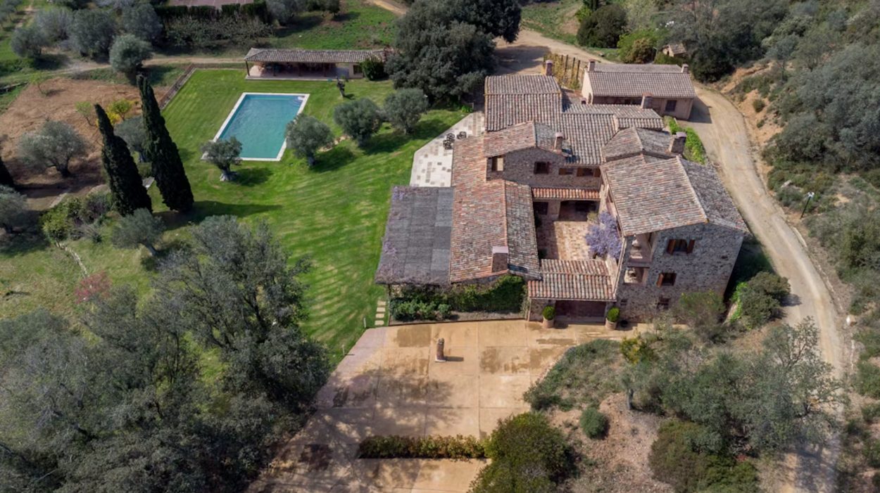 luxury-villa-living-villa-lewsey-girona-spain-1