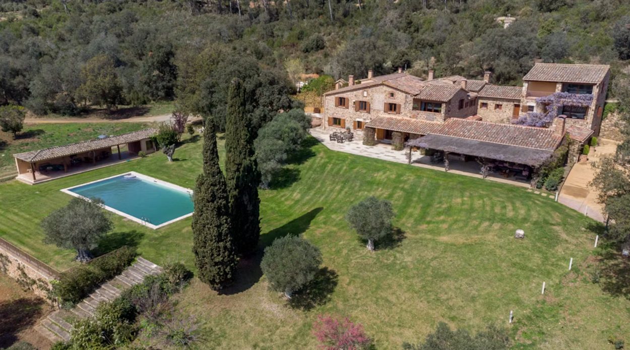 luxury-villa-living-villa-lewsey-girona-spain-2