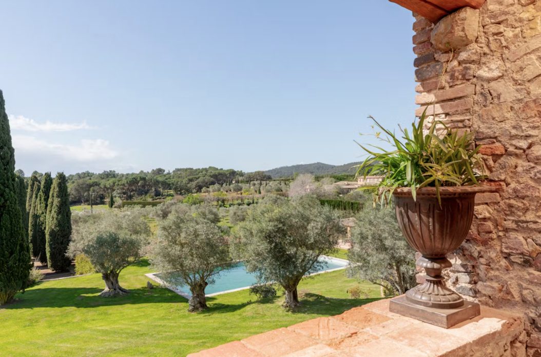 luxury-villa-living-villa-lewsey-girona-spain-3