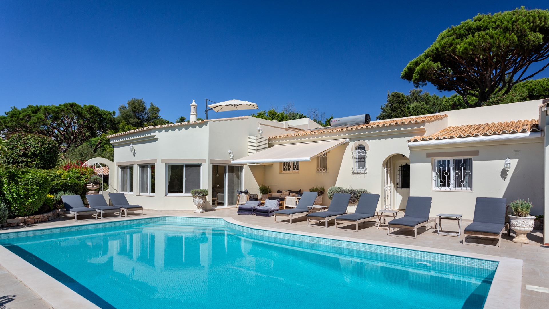 luxury-villa-living-villa-striata-dunas-douradas-portugal-1
