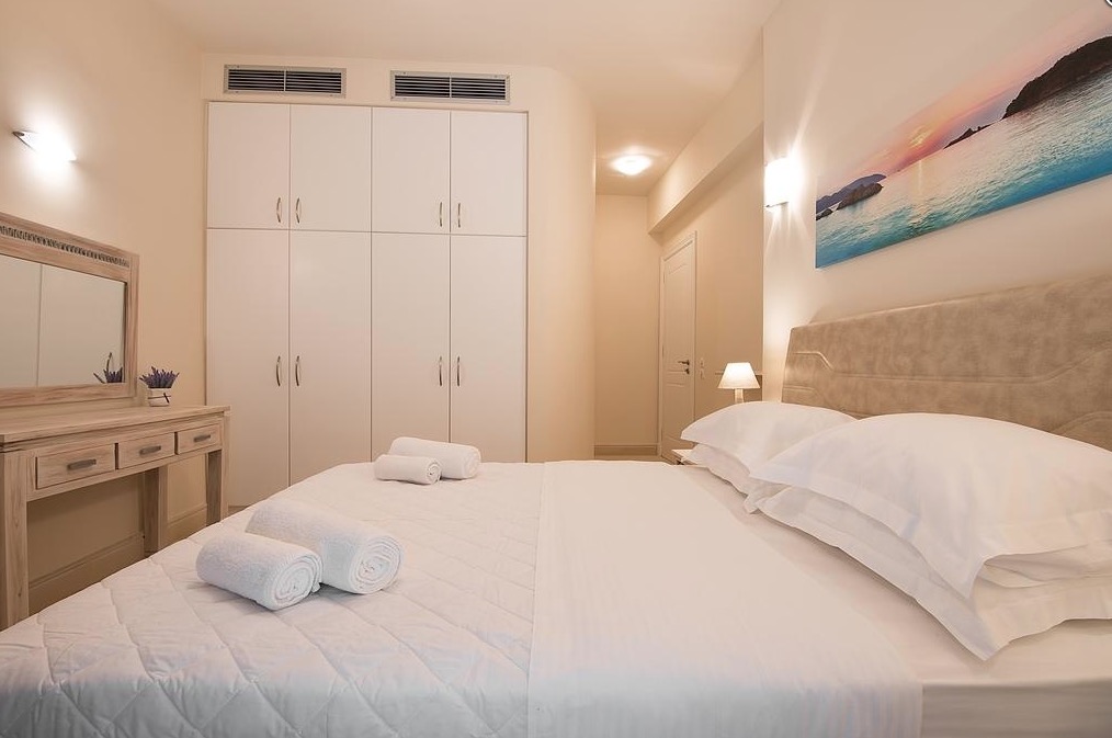 Luxury-Villa-Living-Villa-Emerald-Greece-1 Luxury-Villa-Living-Villa-Emerald-Greece-1