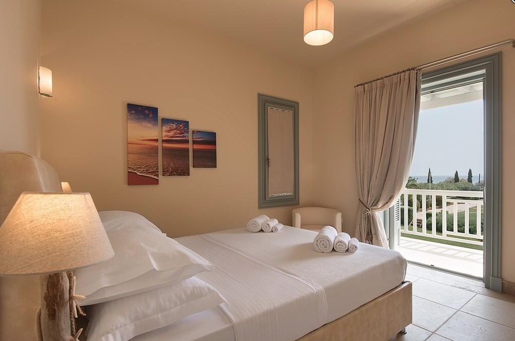 Luxury-Villa-Living-Villa-Emerald-Greece-5 Luxury-Villa-Living-Villa-Emerald-Greece-5