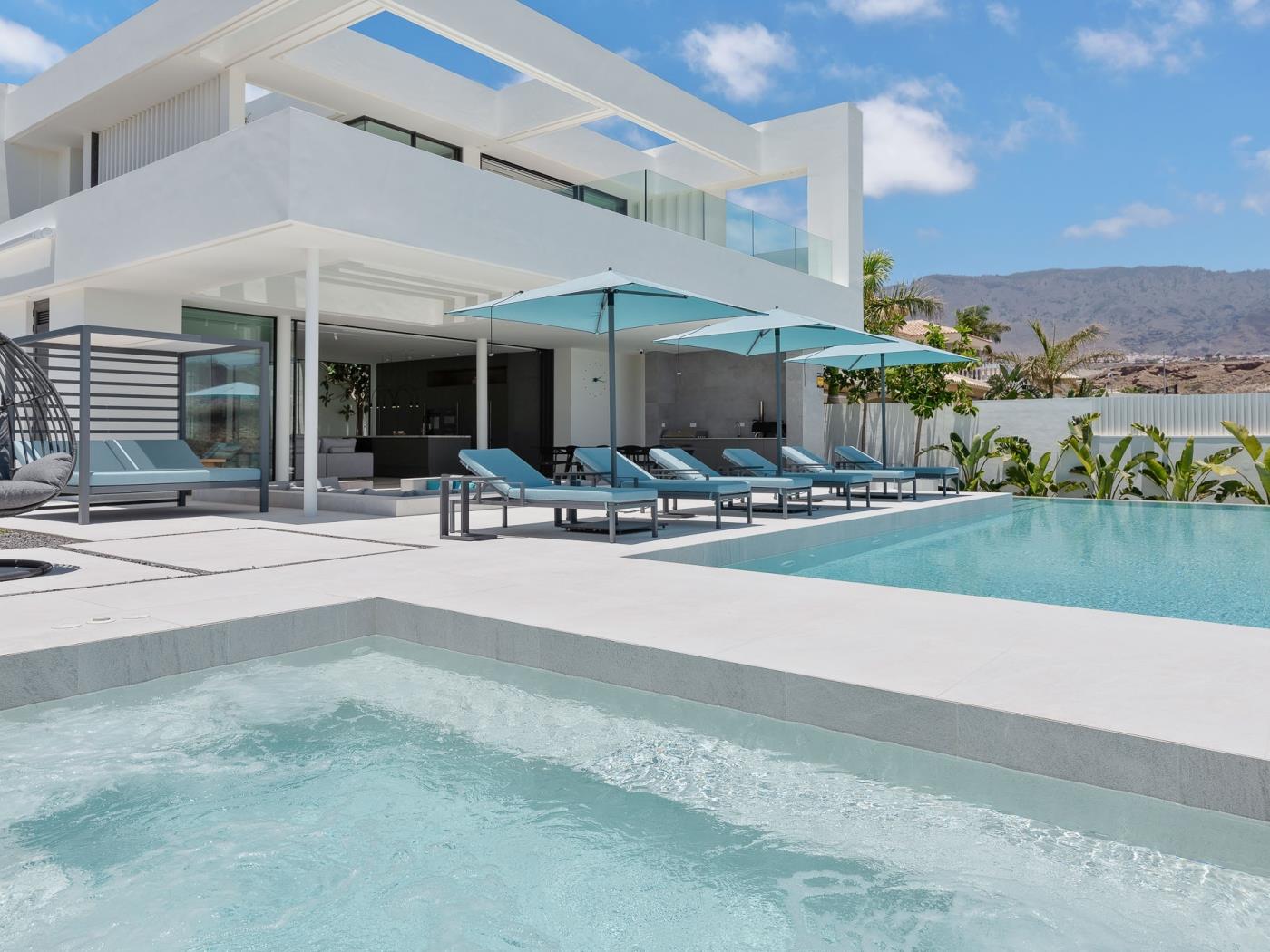 luxury-villa-living-casa-garcia-adeje-tenerife-3