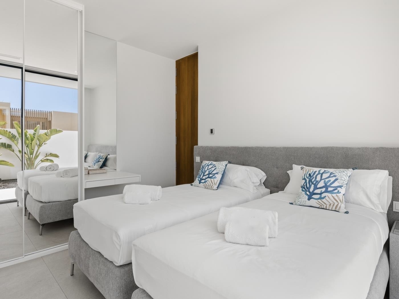 luxury-villa-living-casa-garcia-adeje-tenerife-8