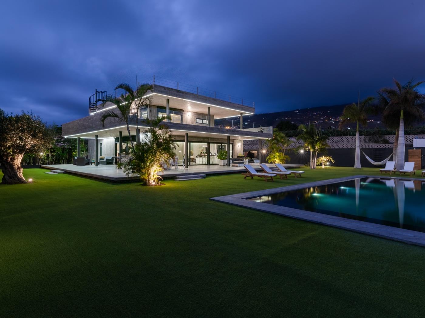 luxury-villa-living-casa-oasis-adeje-tenerife-1 luxury-villa-living-casa-oasis-adeje-tenerife-1