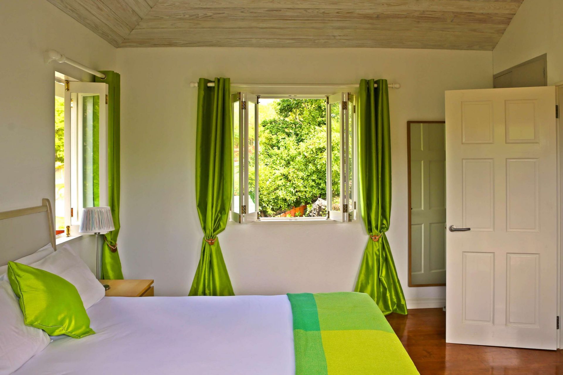 luxury-villa-living-iguana-rock-bequia-st-vincent-and-the-grenadines-10