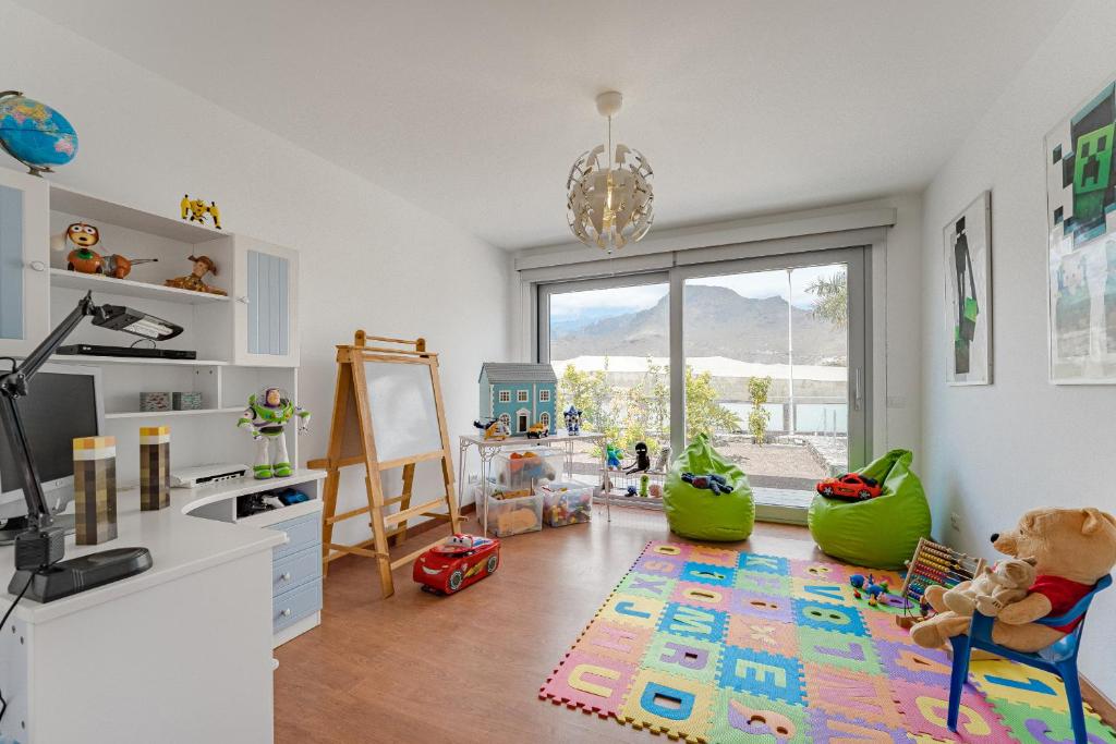 luxury-villa-living-villa-galego-adeje-tenerife-canary-islands-20