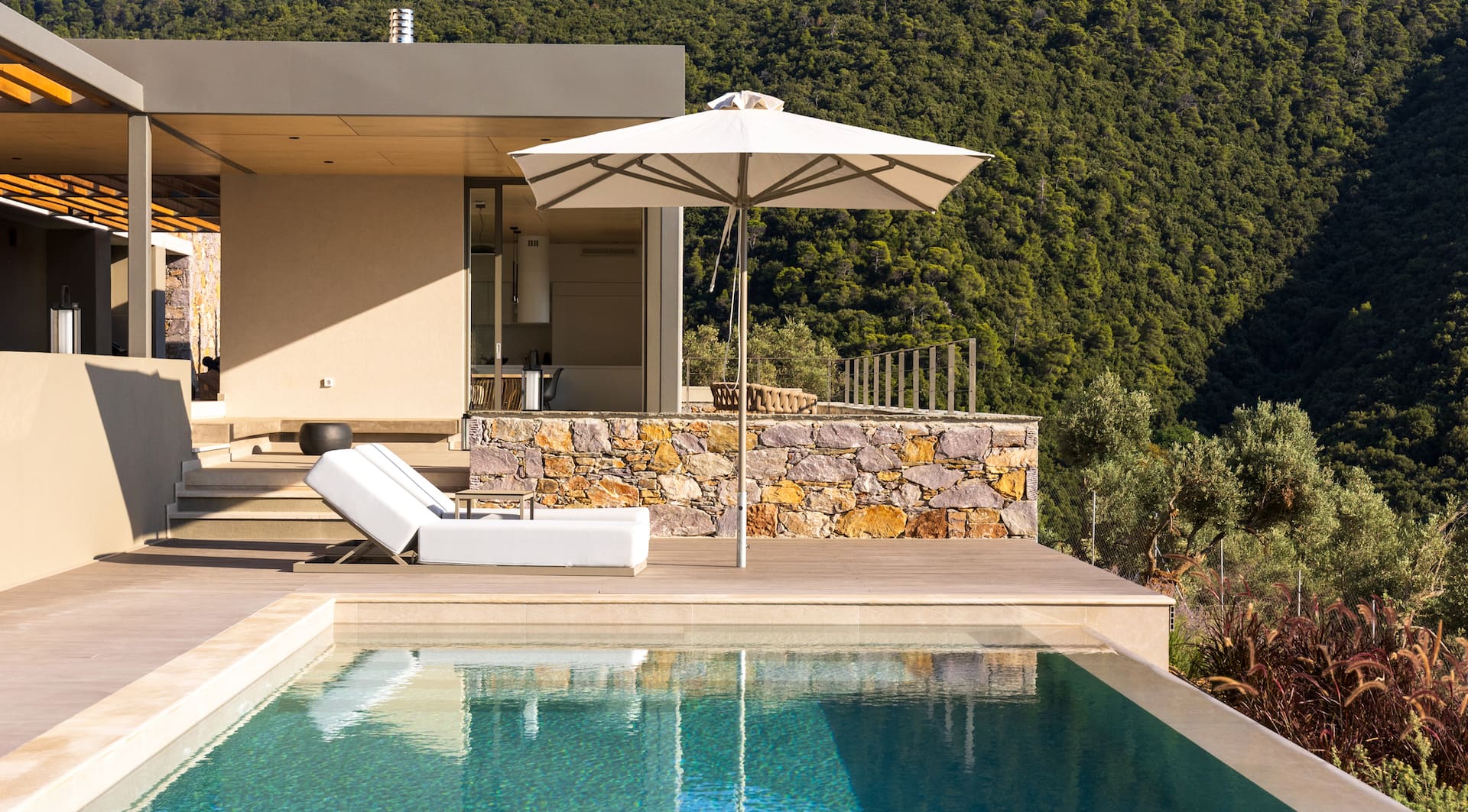 Luxury-4-Bed-Villa-in-Skiathos-VillaRoyalTang-LVL-15