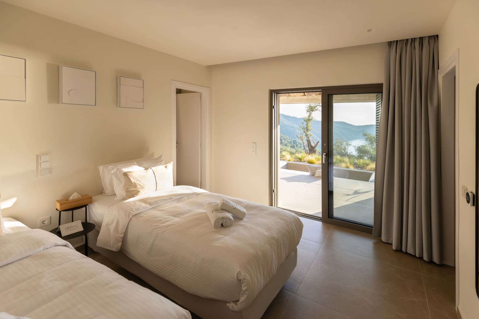 Luxury-4-Bed-Villa-in-Skiathos-VillaRoyalTang-LVL-3