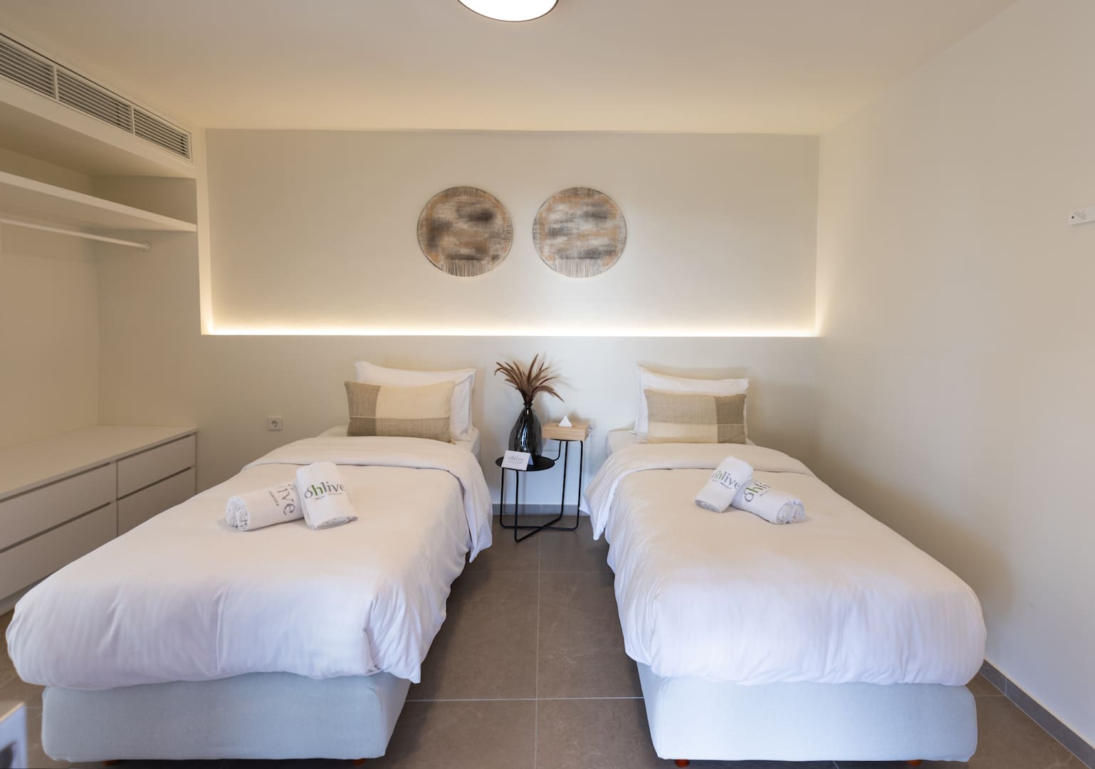 Luxury-4-Bed-Villa-in-Skiathos-VillaRoyalTang-LVL-4