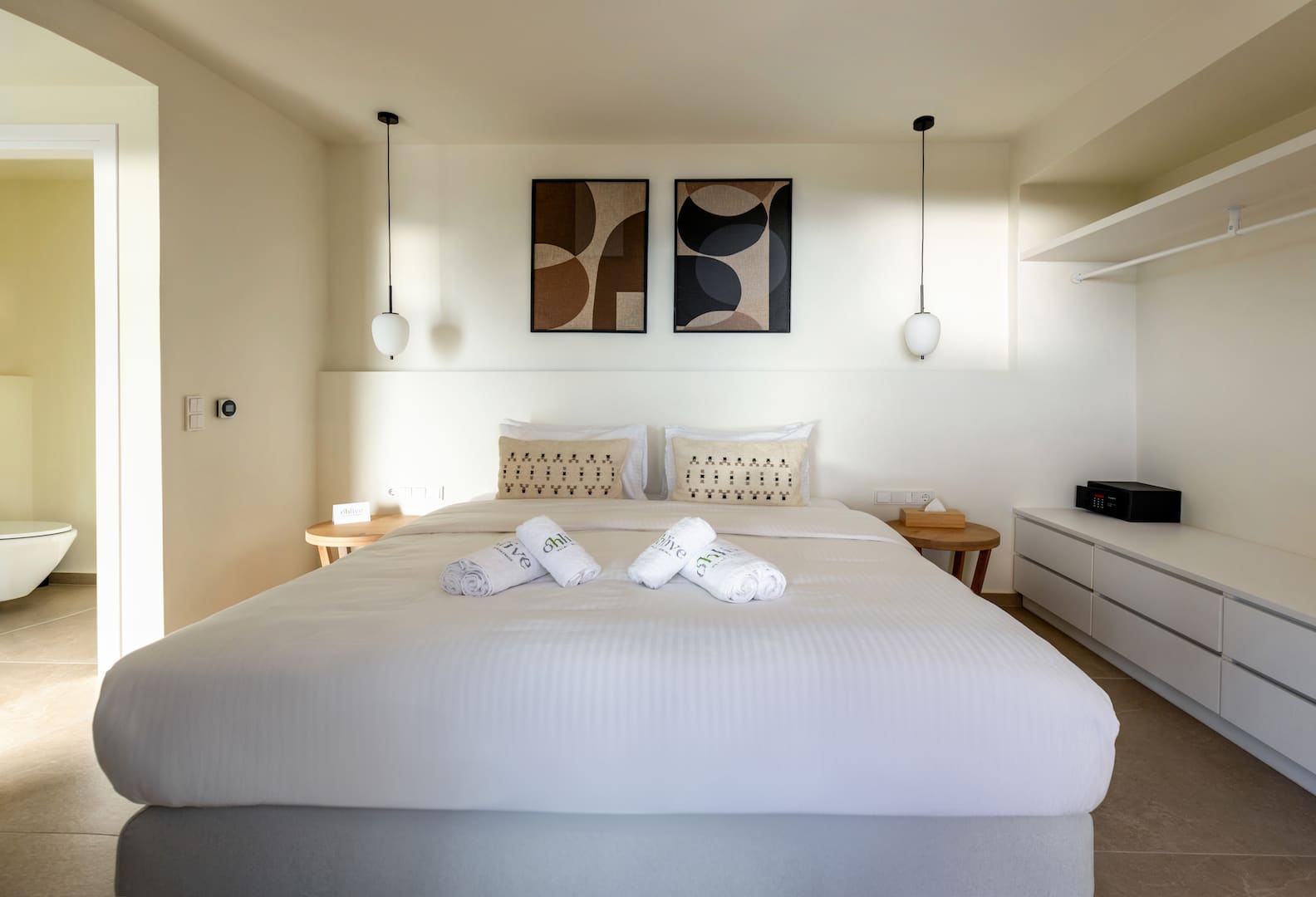 Luxury-4-Bed-Villa-in-Skiathos-VillaRoyalTang-LVL-7