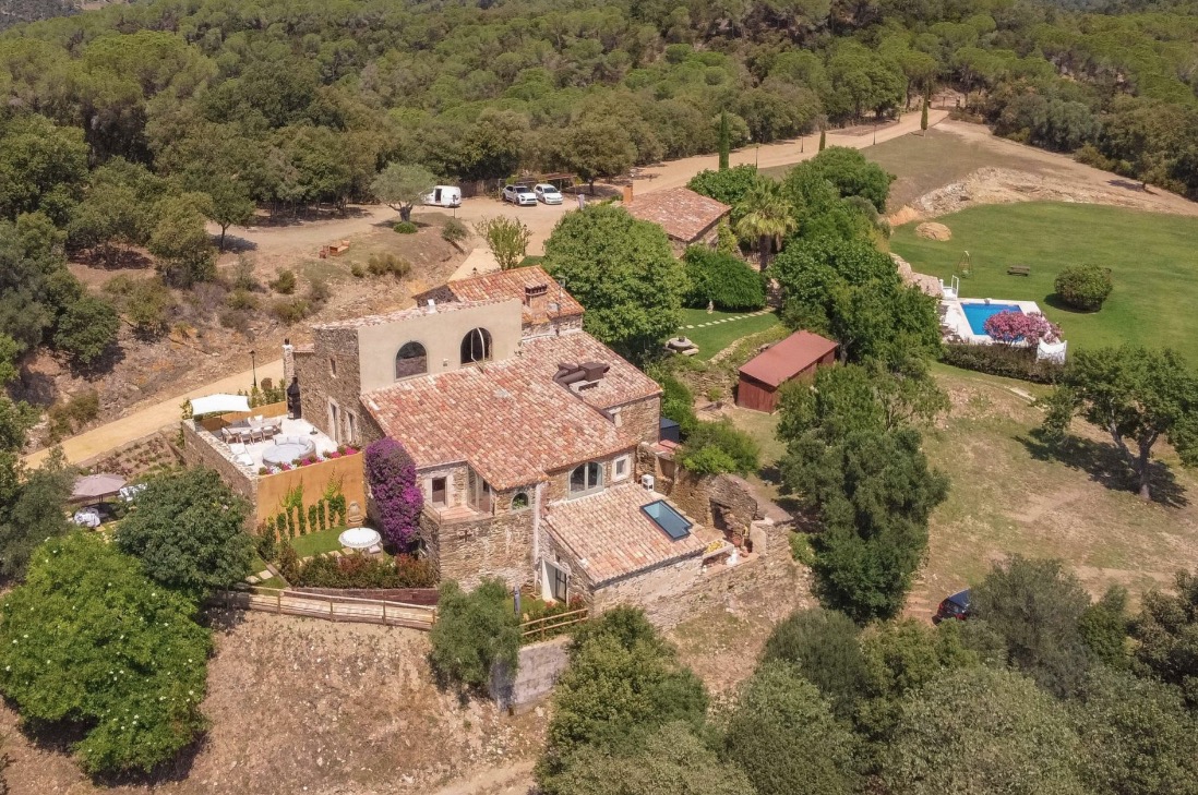 Luxury-Villa-Living-Can-Font-de-Montanya-Spain-25