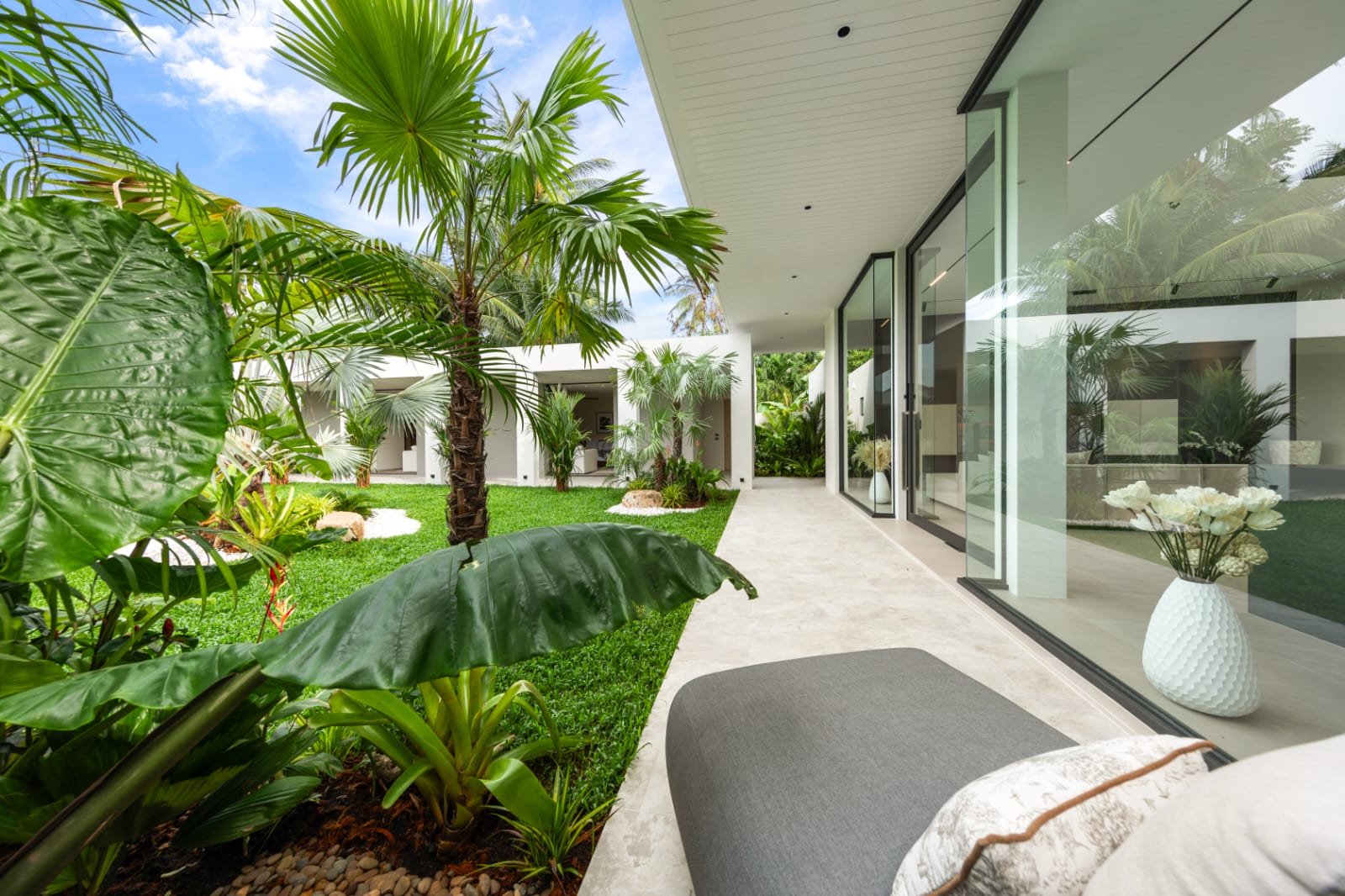 Luxury-Villa-Living-Villa-Kanok-Krabi-Thailand-3