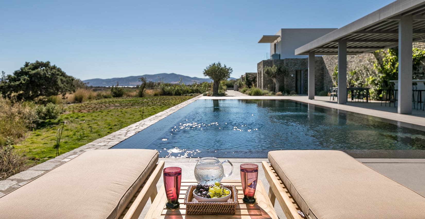 Luxury-Villa-in-Paros-LVL-Villa-Aliki-pool