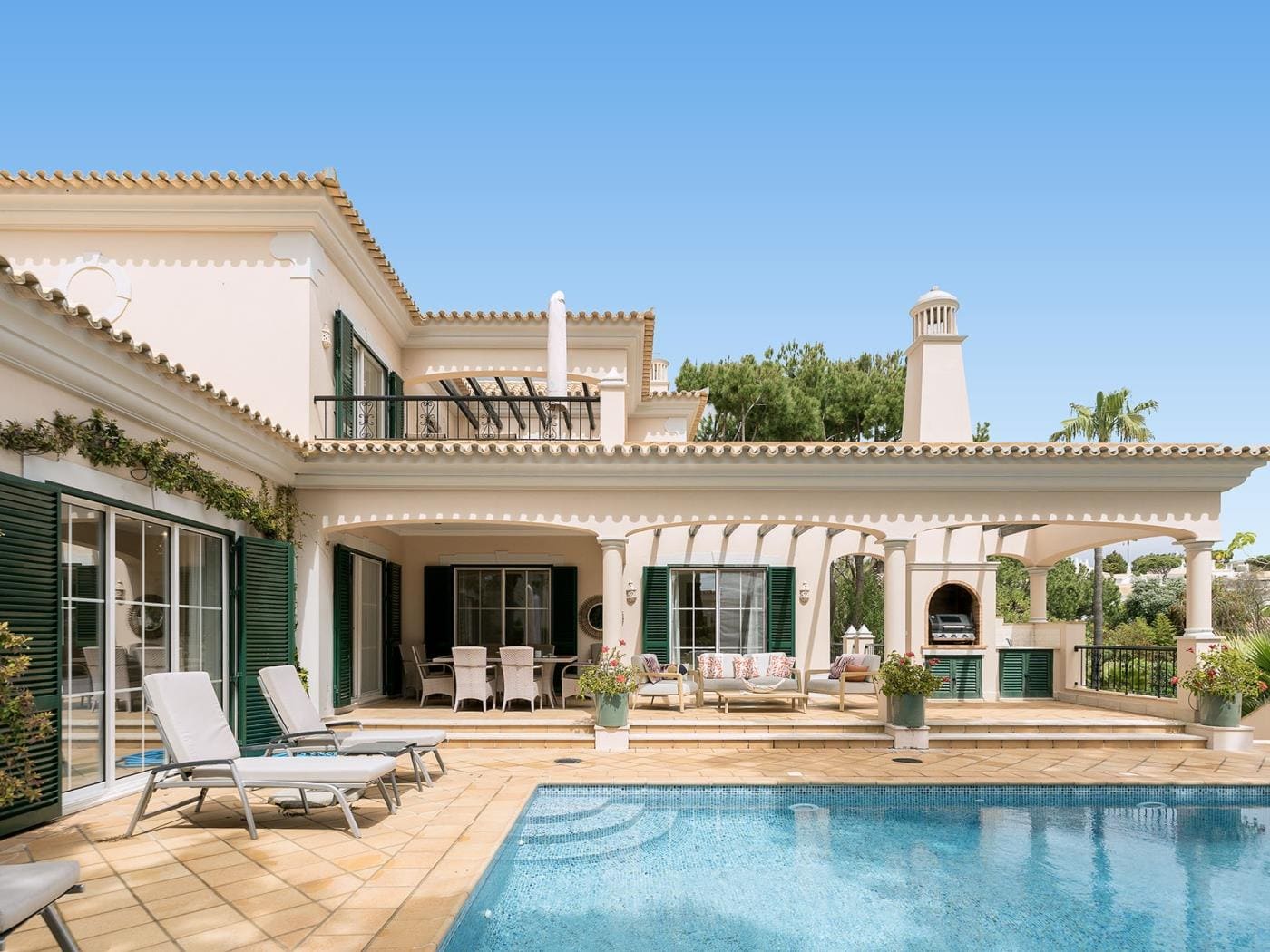 Luxury-5-Bedroom-Villa-Dunas-Douradas-Algarve-VILLAAster2-E1015F1x1400