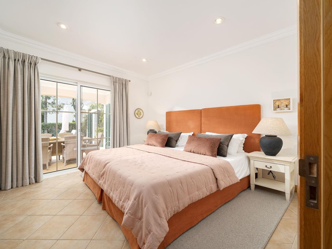 Luxury-5-Bedroom-Villa-Dunas-Douradas-Algarve-VILLAAster2-E1015F23x1400