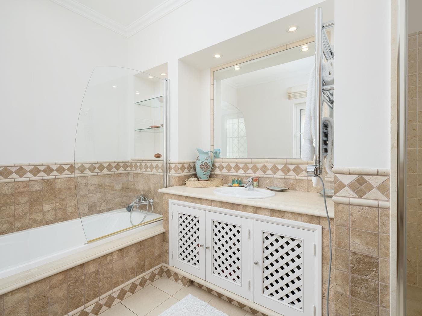 Luxury-5-Bedroom-Villa-Dunas-Douradas-Algarve-VILLAAster2-E1015F26x1400