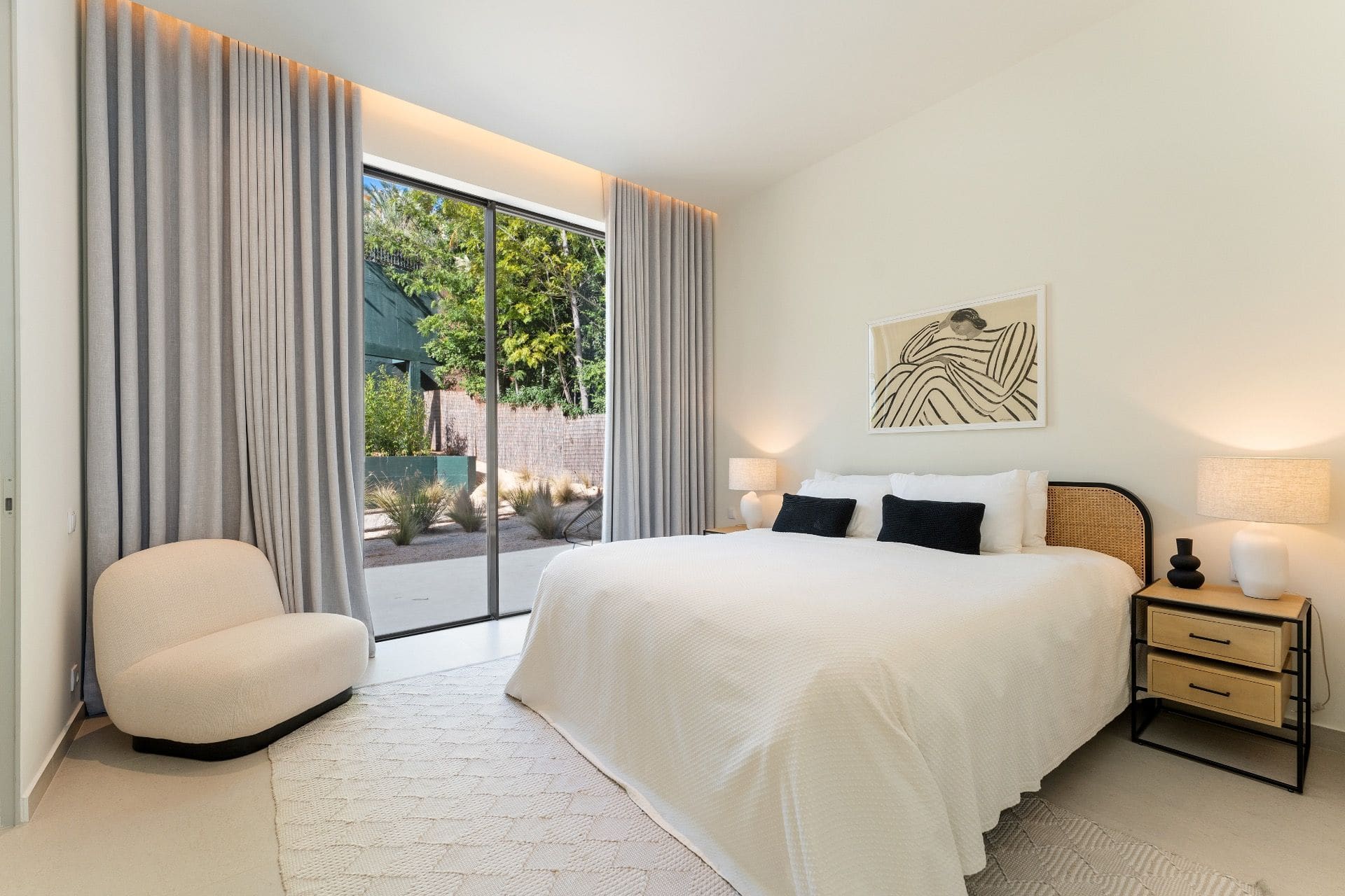 VILLA-Black-Francolin-Luxury-5-Bedroom-Villa-in-Quinta-do-Lago-1