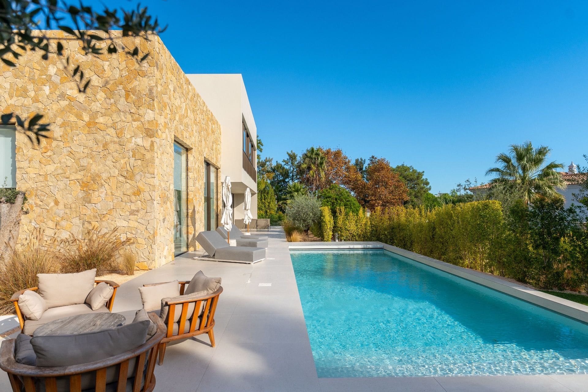 VILLA-Black-Francolin-Luxury-5-Bedroom-Villa-in-Quinta-do-Lago-18