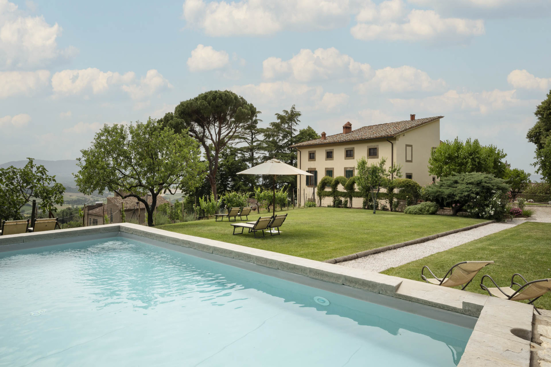 luxury-villa-living-villa-carven-arezzo-tuscany-italy-1 luxury-villa-living-villa-carven-arezzo-tuscany-italy-1