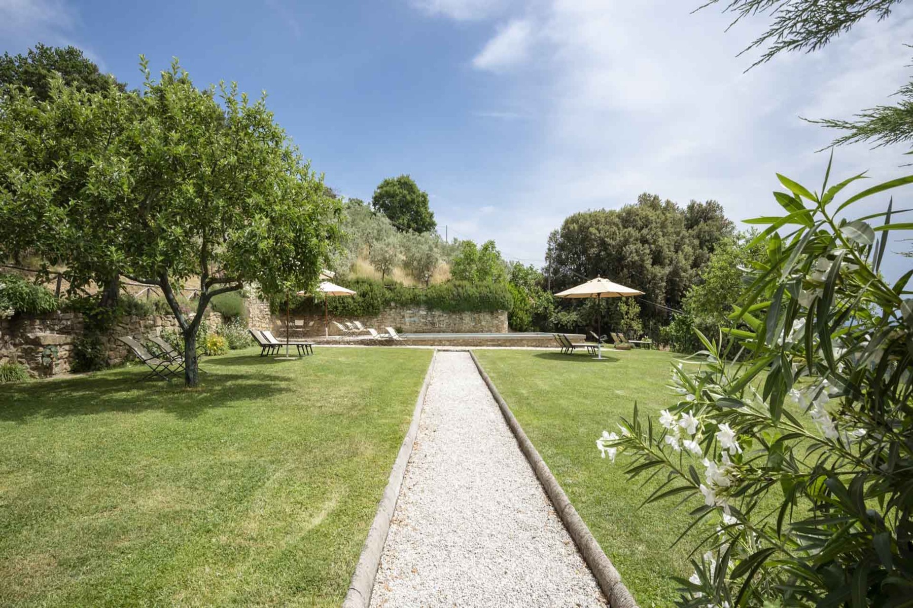 luxury-villa-living-villa-carven-arezzo-tuscany-italy-3 luxury-villa-living-villa-carven-arezzo-tuscany-italy-3