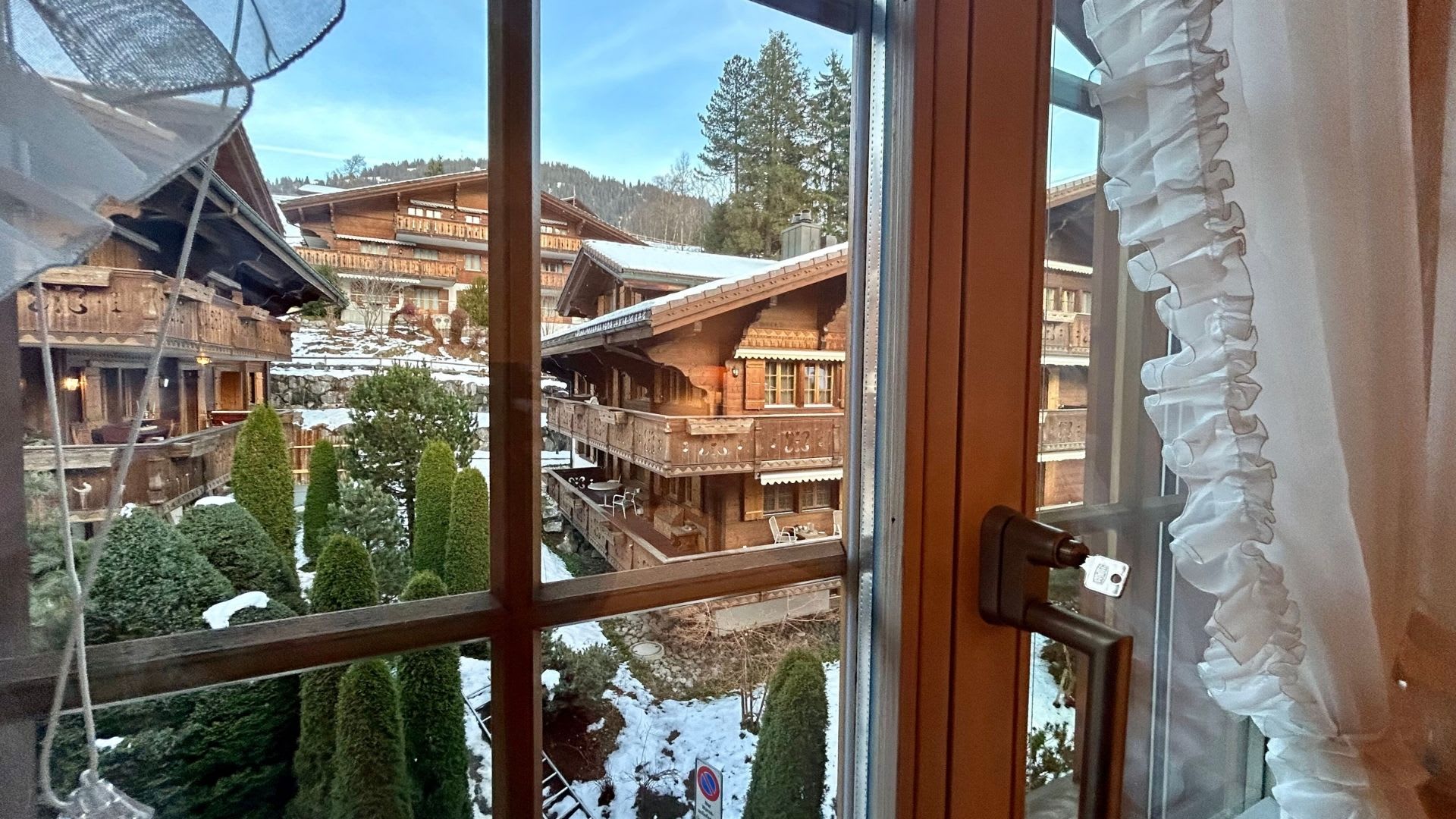 Luxury_Villa_Living_Chalet_Penthouse_Gstaad_Switzerland24