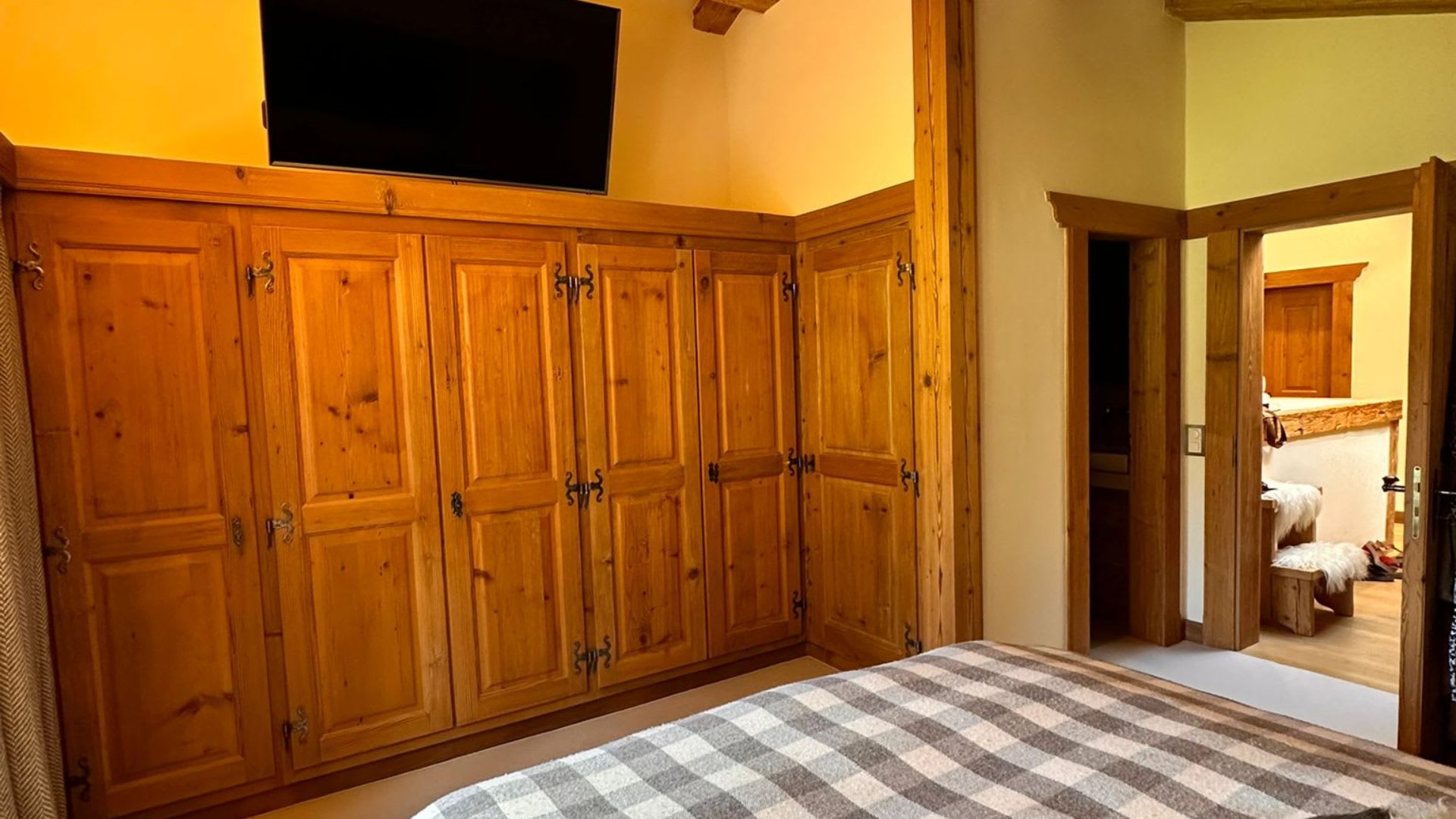 Luxury_Villa_Living_Chalet_Picturesque_Gstaad_Switzerland14 Luxury_Villa_Living_Chalet_Picturesque_Gstaad_Switzerland14