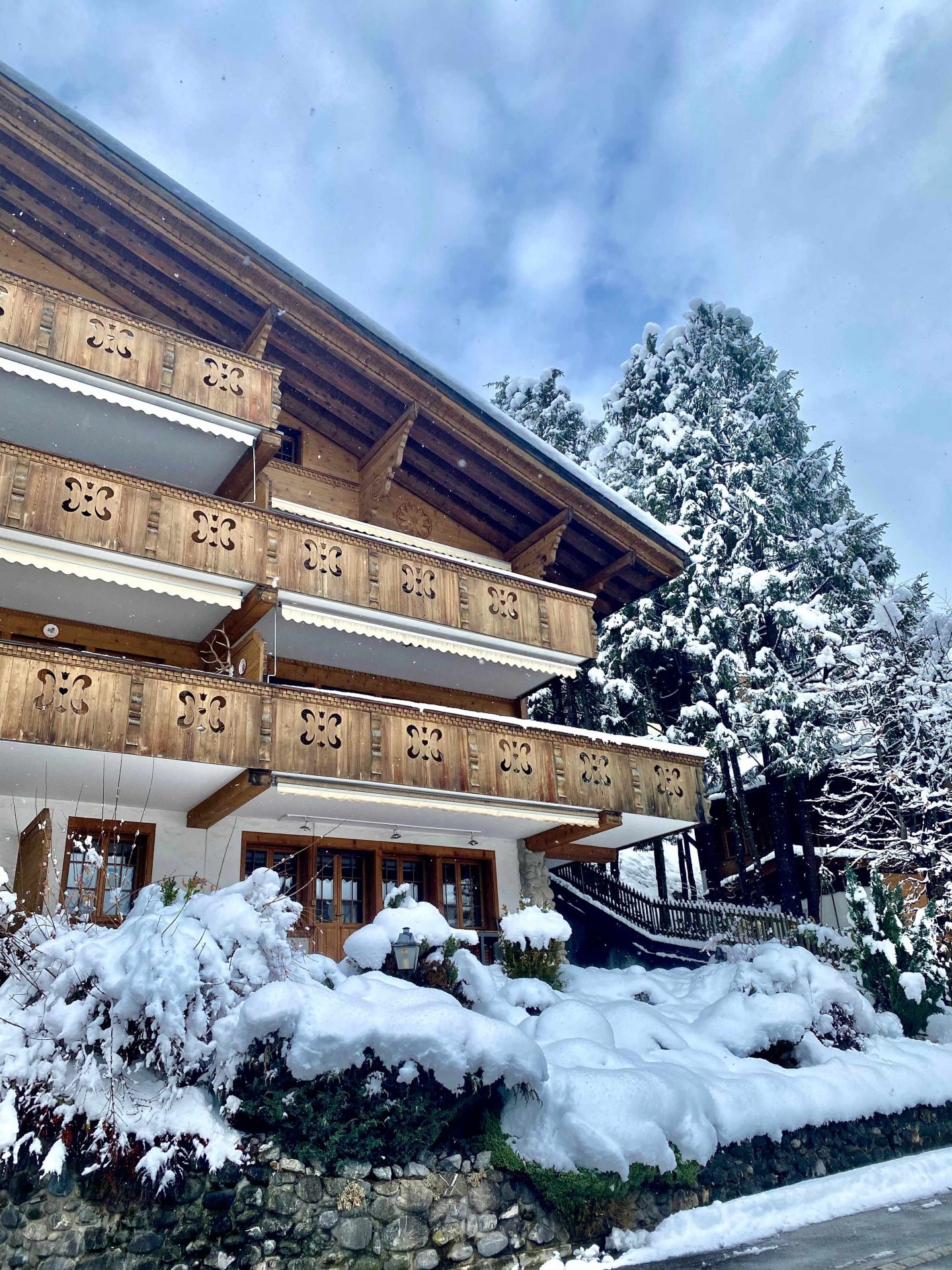 Luxury_Villa_Living_Chalet_Picturesque_Gstaad_Switzerland19 Luxury_Villa_Living_Chalet_Picturesque_Gstaad_Switzerland19