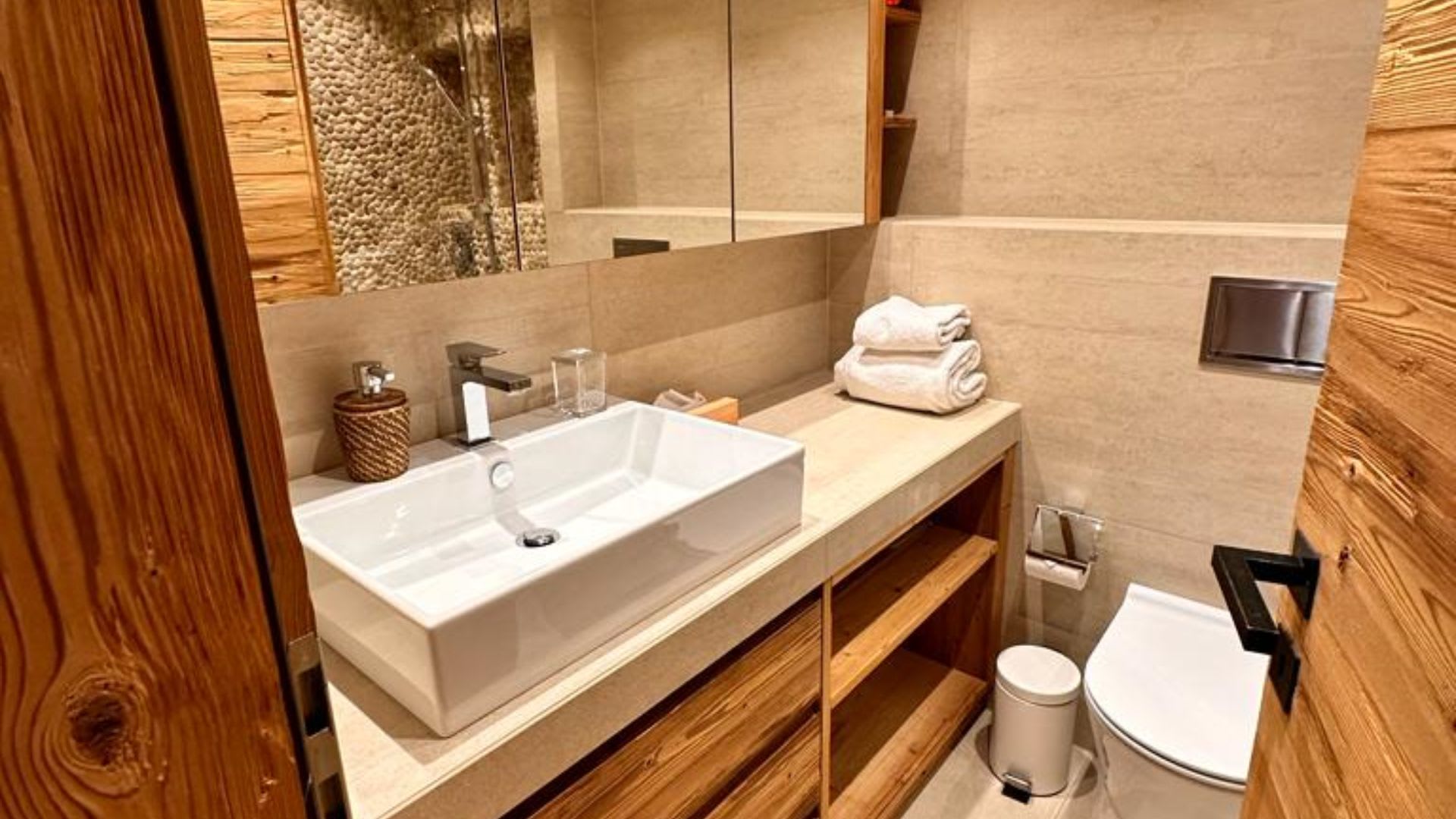 Luxury_Villa_Living_Chalet_Picturesque_Gstaad_Switzerland4 Luxury_Villa_Living_Chalet_Picturesque_Gstaad_Switzerland4