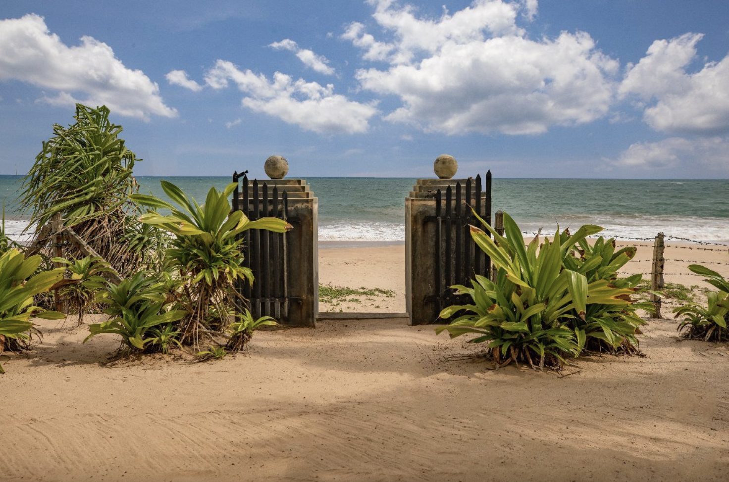 Luxury_Villa_Living_Villa_Ranawara_Sri_Lanka3 Ranawara Villa Beach Gates