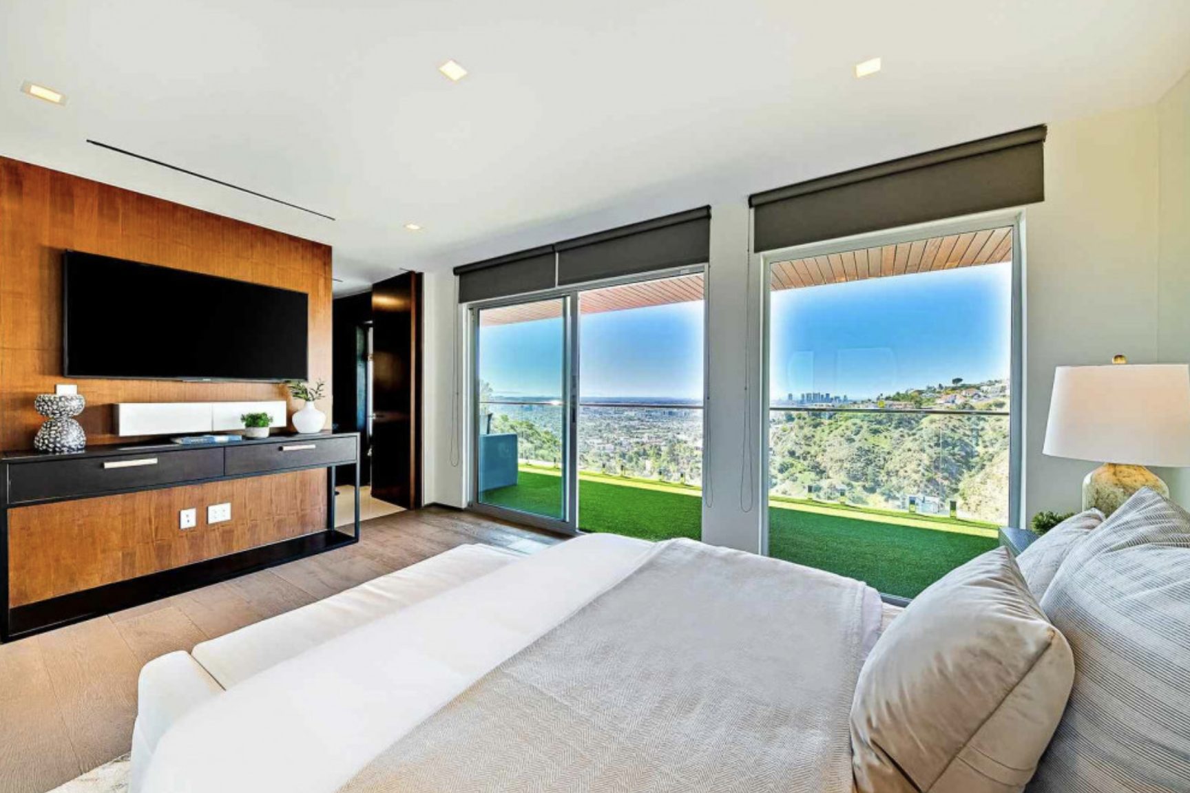 Luxury_Villa_Living_Hollywood_Hills_8_Los_Angeles26