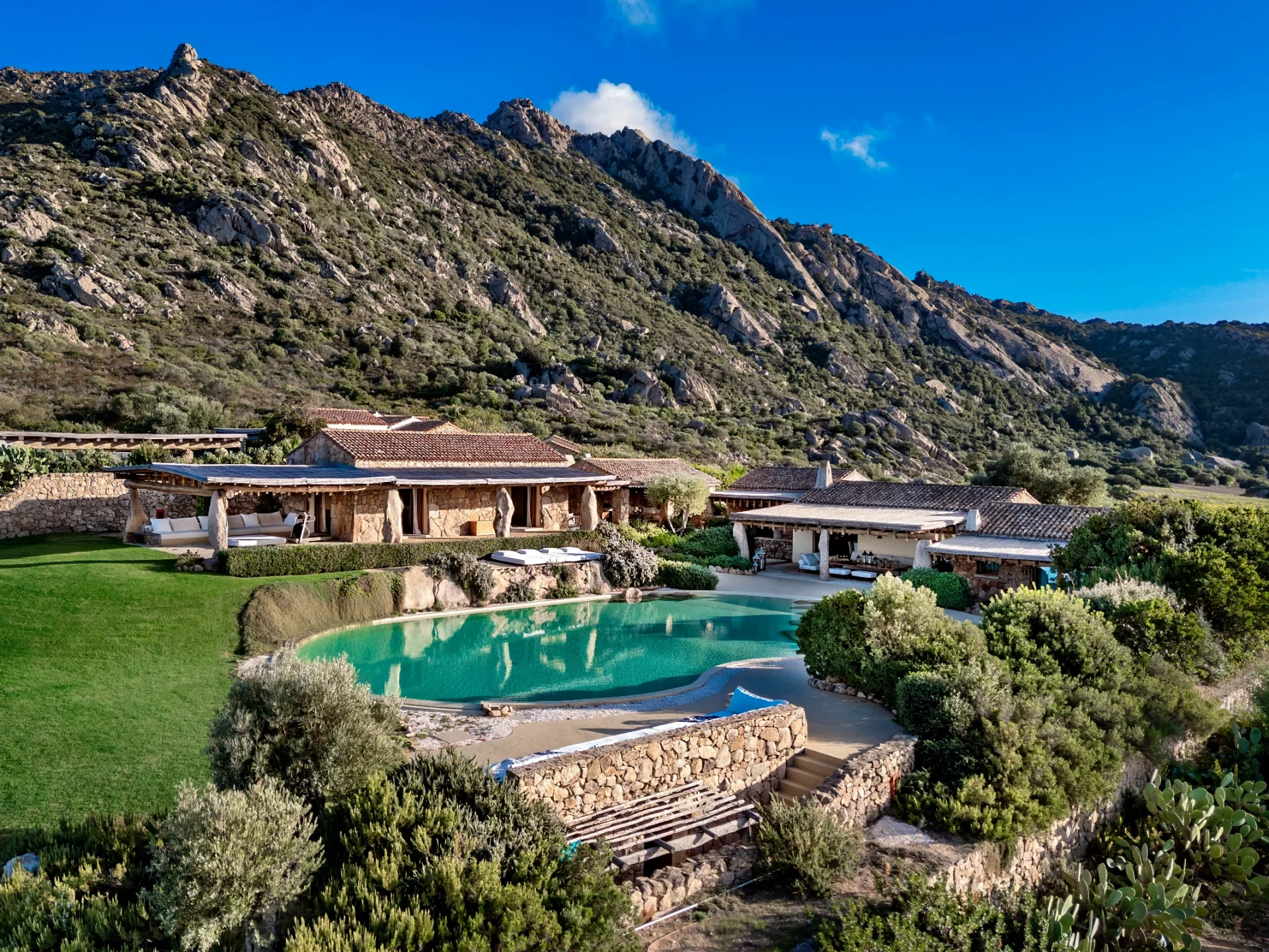 Luxury-Villa-Living-Villa-Dorsey-Sardinia-18 Luxury-Villa-Living-Villa-Dorsey-Sardinia-18